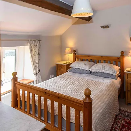Finest Retreats - Shepherds At Mile House Farm * Hawes
